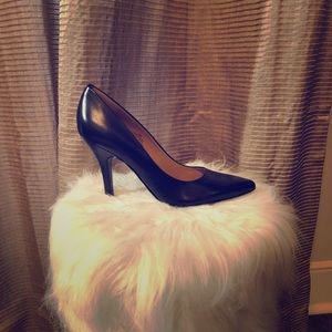 Brand new Nine West black pumps